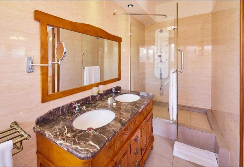 Pereybere Apartment With Breakfast And Private Balcony Pereybere Beach Екстериор снимка
