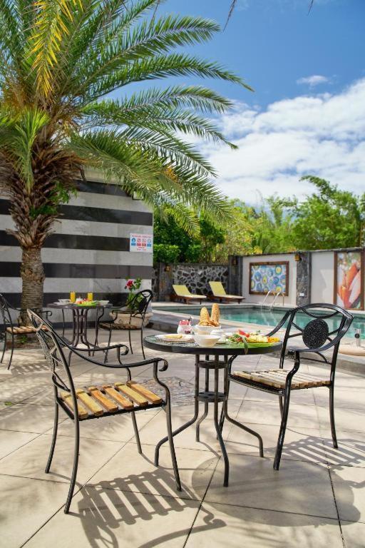 Pereybere Apartment With Breakfast And Private Balcony Pereybere Beach Екстериор снимка
